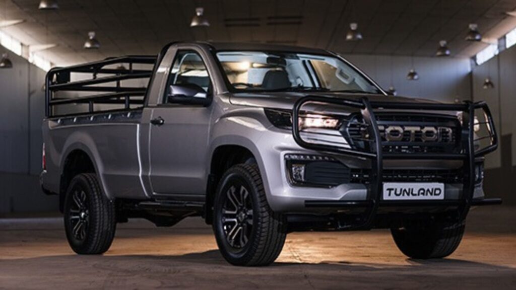 FOTON TUNLAND WITH CATTLE RAILS